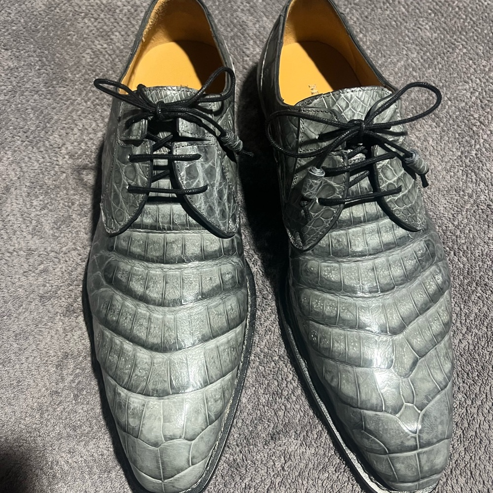 Mezlan men shoes gray color . Alligator lace up shoes